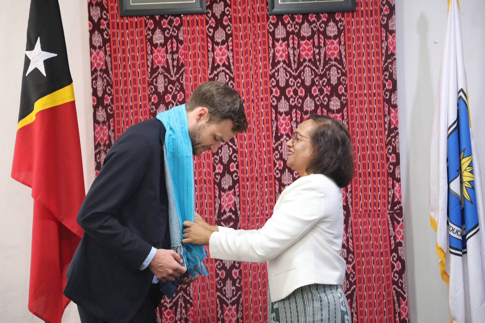 MINISTRA EDUKASAUN HO MINISTER- COUNSELLOR IHA REINU UNIDU KO'ALIA KONA-BA KOOPERASAUN NO APOIU SIRA BA MINISTÉRIU EDUKASAUN